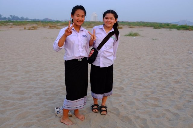 Laos etekleri, lise öğrencileri